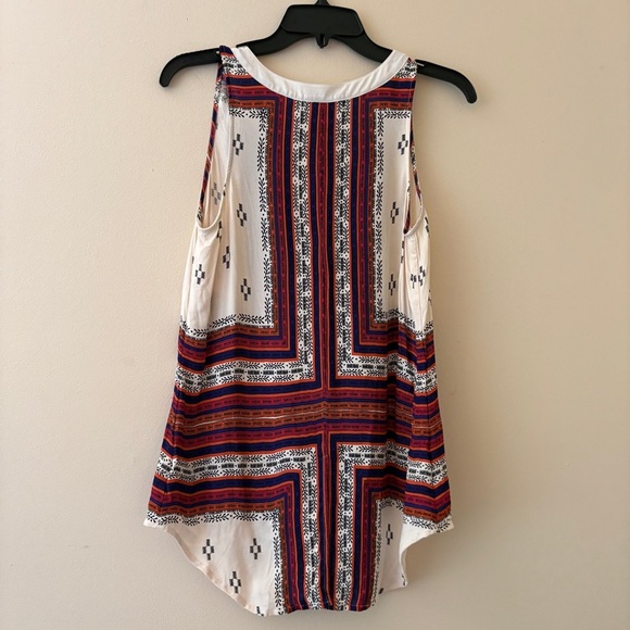 Rose & Olive Multicolor Sleeveless Blouse - Picture 2 of 3